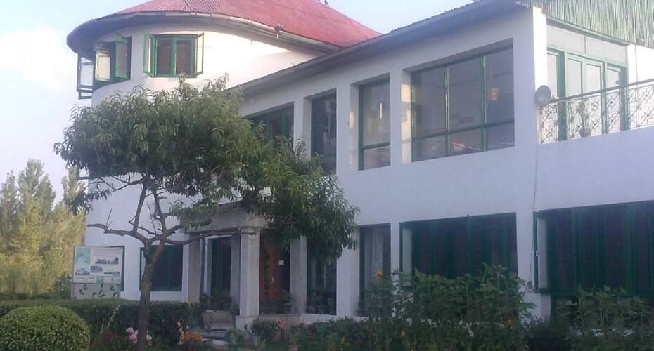 Samad's Island of Peace, Srinagar 4